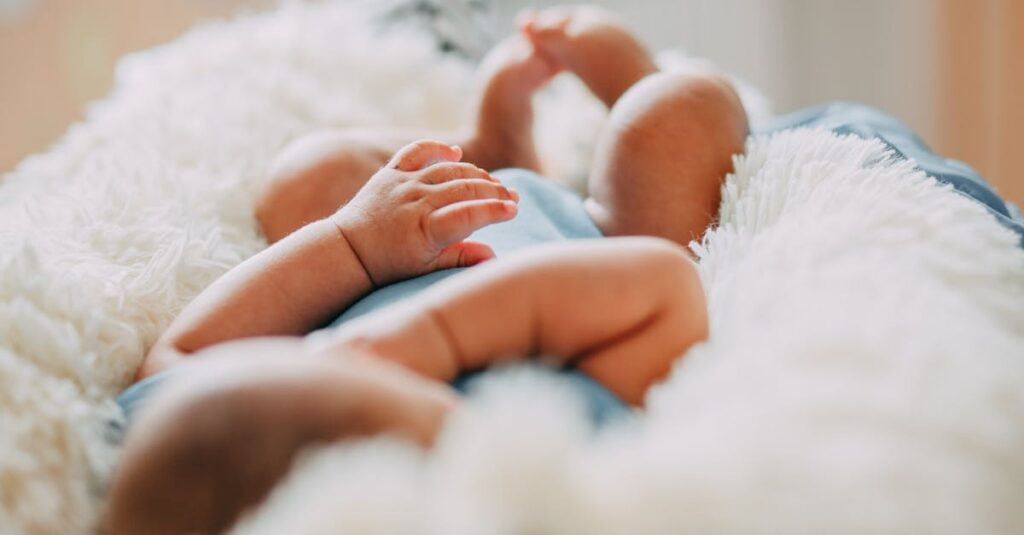 découvrez tout ce qu'il faut savoir sur l'éclampsie post-partum : causes, symptômes, traitements et conseils pour mieux comprendre et gérer cette complication rare après l'accouchement.