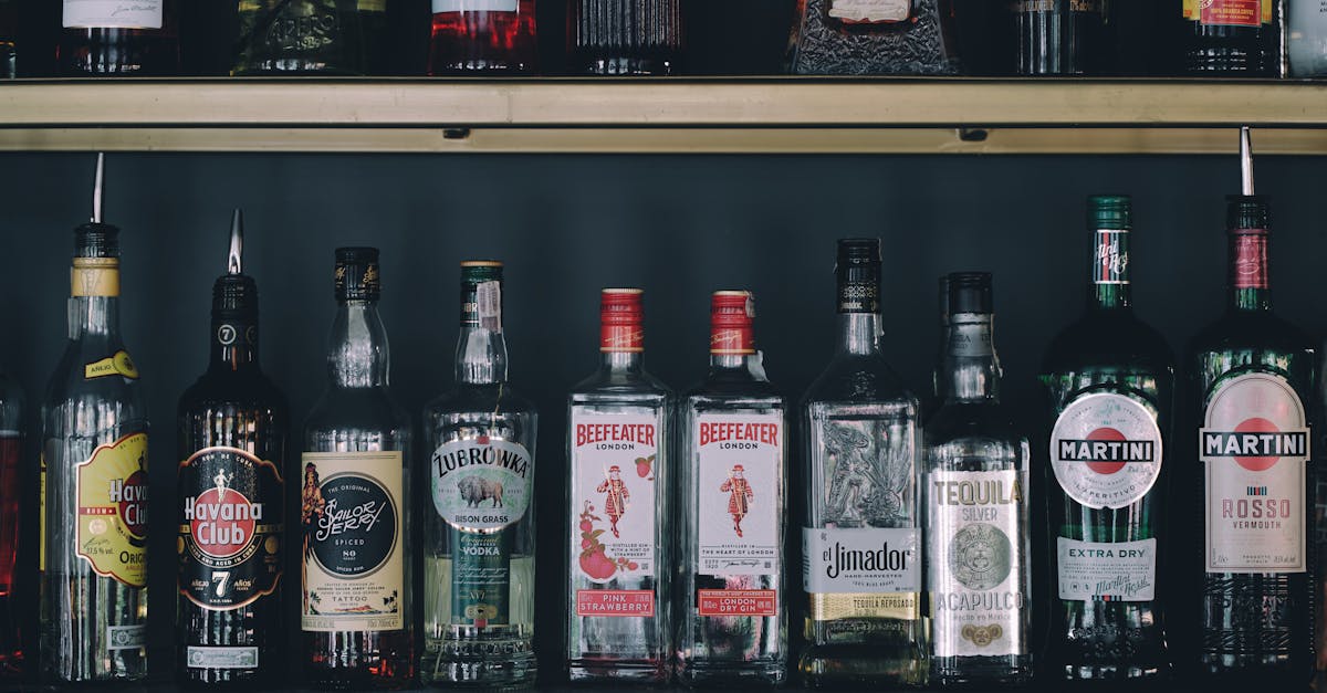 découvrez le monde fascinant du rhum : son histoire, ses origines et les différentes variétés pour apprécier toutes les saveurs de ce spiritueux incontournable.