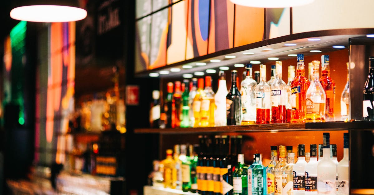 découvrez tout ce qu'il faut savoir sur le rhum : son histoire, ses variétés, ses méthodes de fabrication et comment l'apprécier pur ou en cocktail. apprenez à choisir le meilleur rhum selon vos goûts.