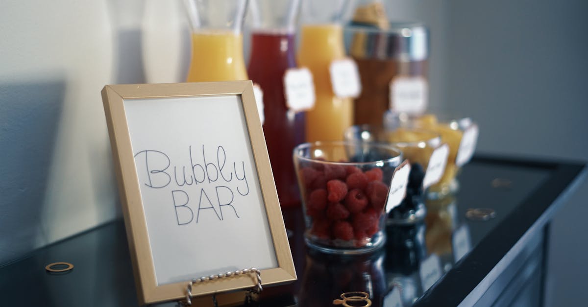 organisez un wedding cocktail inoubliable avec nos idées originales, conseils de professionnels et recettes raffinées pour ravir vos invités lors de votre mariage.