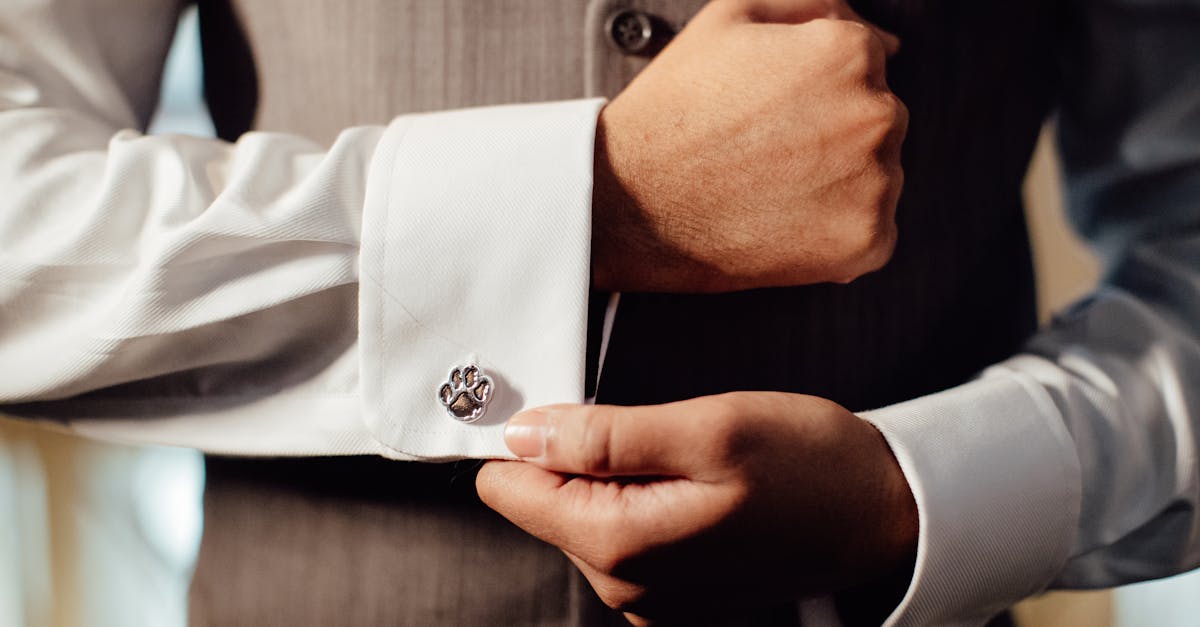 découvrez nos conseils pour un essayage de robe de mariée parfait : préparation, étapes clés et astuces pour trouver la tenue idéale le grand jour.