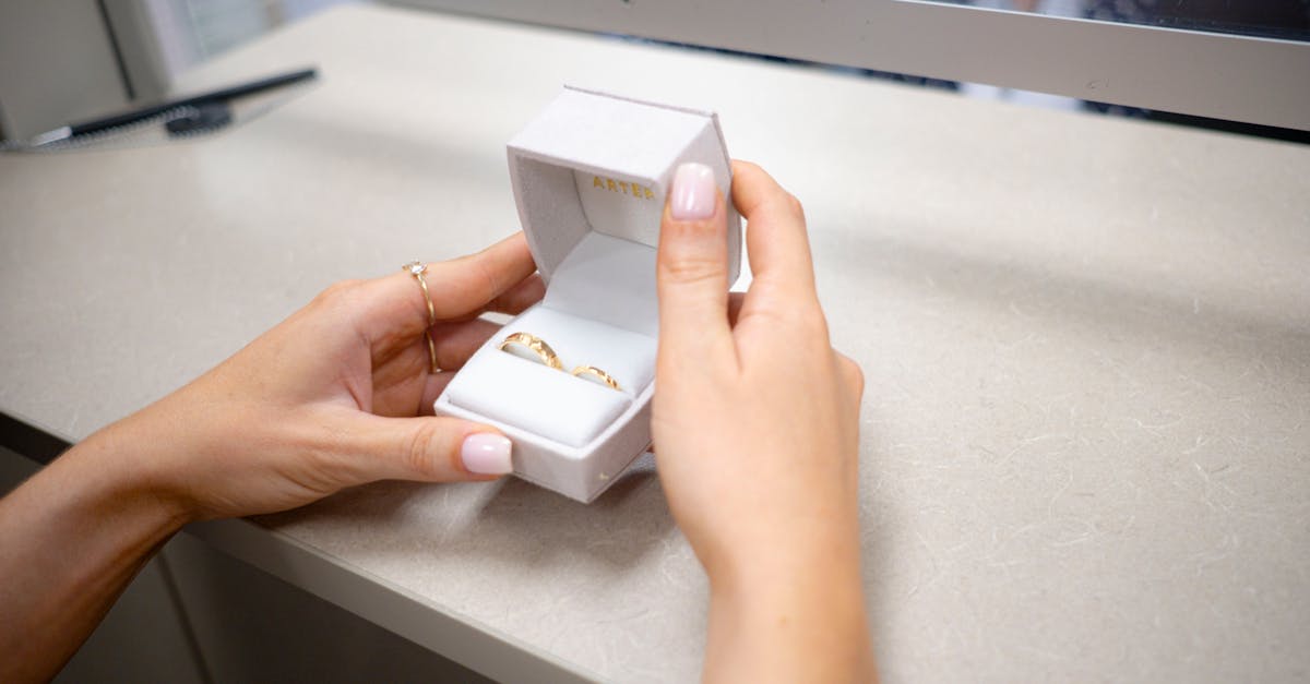 trouvez le cadeau de mariage idéal pour célébrer l’amour des jeunes mariés. idées originales, personnalisées et élégantes pour faire plaisir lors d’un mariage.