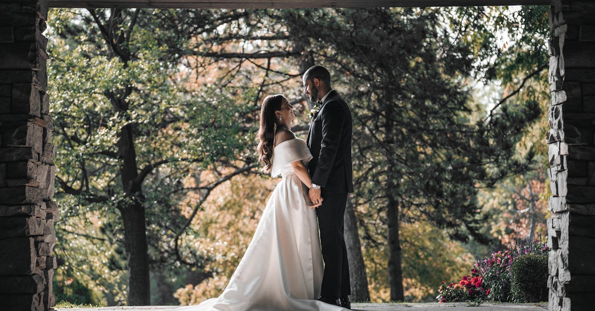 découvrez des idées de décoration pour un mariage d'automne, alliant charme naturel et couleurs chaleureuses pour une ambiance conviviale et élégante.