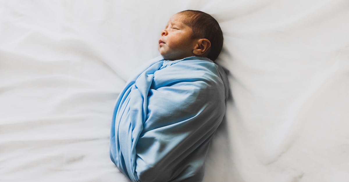 conseils et astuces pour aider votre bébé à bien dormir, instaurer une routine apaisante et favoriser un sommeil réparateur dès les premiers mois.