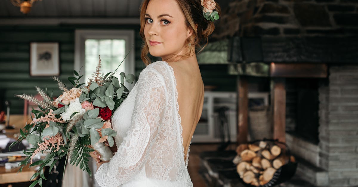 découvrez des coiffures de mariée élégantes et tendance pour sublimer votre jour j. inspirez-vous de nos idées unique pour un look parfait.