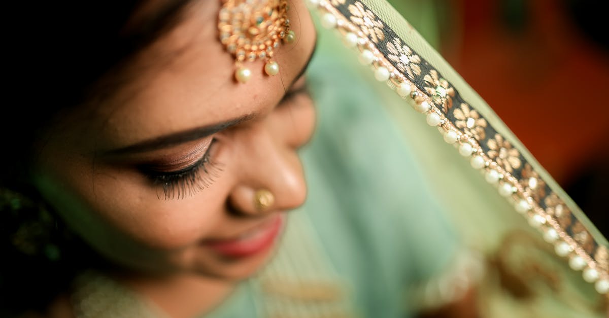 découvrez notre collection élégante de voiles de mariée ornés de perles, parfaits pour ajouter une touche de sophistication et de charme à votre jour spécial.