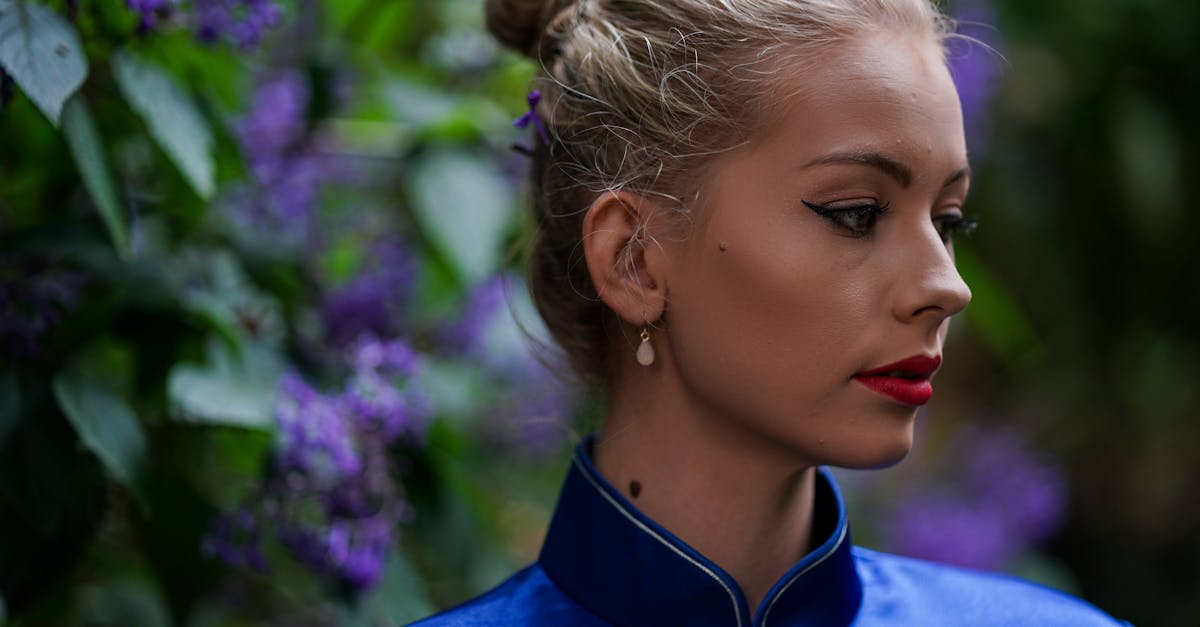 découvrez nos conseils et inspirations pour réaliser un chignon élégant, tendance ou décontracté, adapté à toutes les occasions et à chaque type de cheveux.