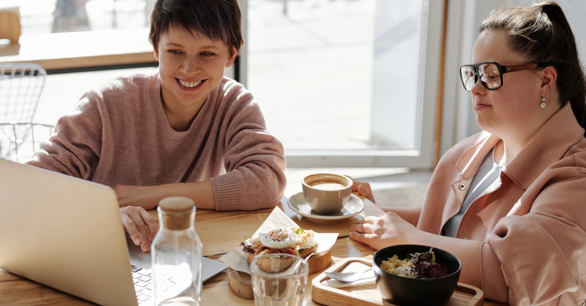 dépistage de la trisomie 21 : informations essentielles sur les tests prénataux, leur déroulement, leur fiabilité et leur importance pour une grossesse sereine.