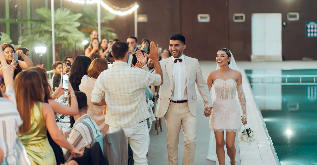 découvrez comment gérer les invités de mariage ivres avec tact et humour pour assurer une célébration mémorable et sans accroc.