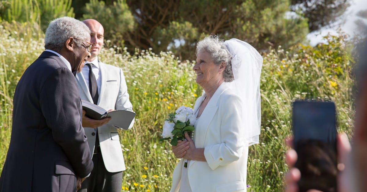 découvrez comment gérer les invités de mariage trop ivres avec des astuces pratiques pour assurer une célébration joyeuse et sûre.