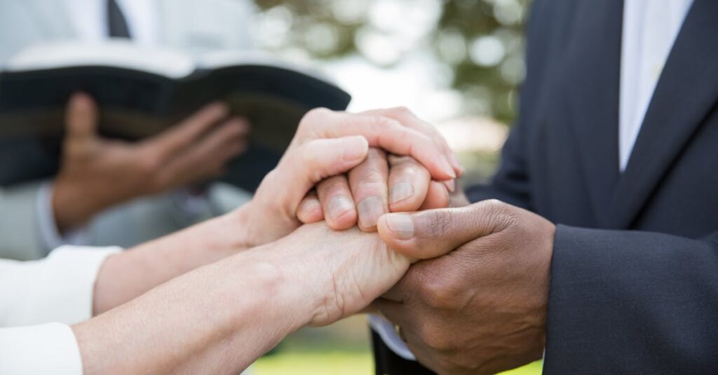 découvrez les enjeux, les beautés et les défis du mariage interracial, une union qui célèbre la diversité culturelle et l'amour au-delà des frontières.