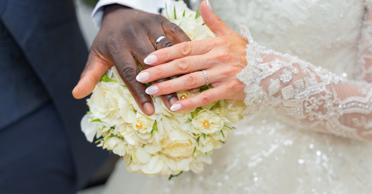 découvrez les dynamiques, défis et beautés du mariage interracial, célébrant l'amour au-delà des différences culturelles et ethniques.