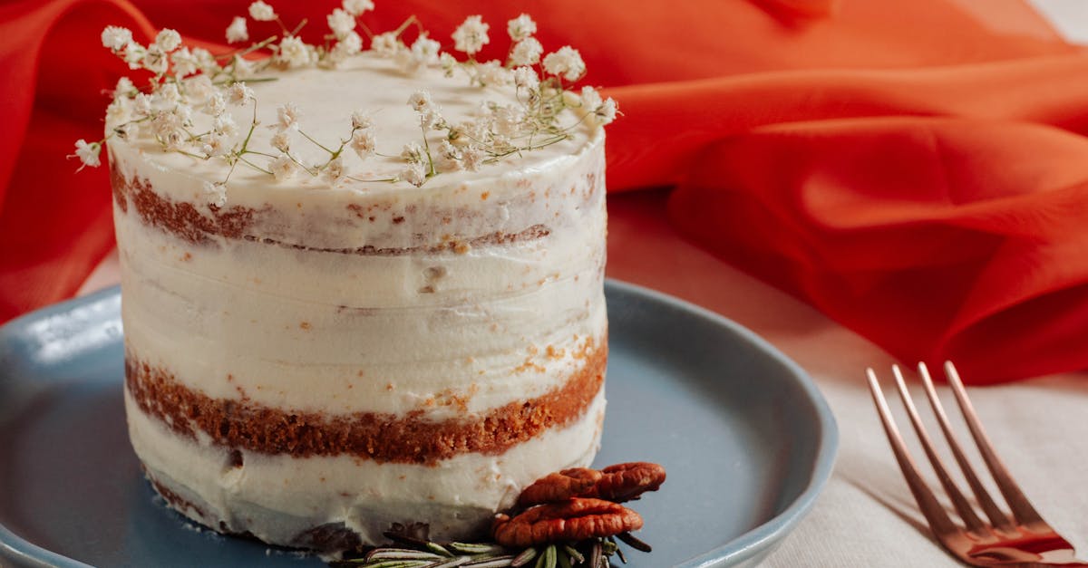 découvrez notre délicieuse recette de naked cake, un gâteau joliment décoré sans glaçage extérieur pour une touche naturelle et gourmande.