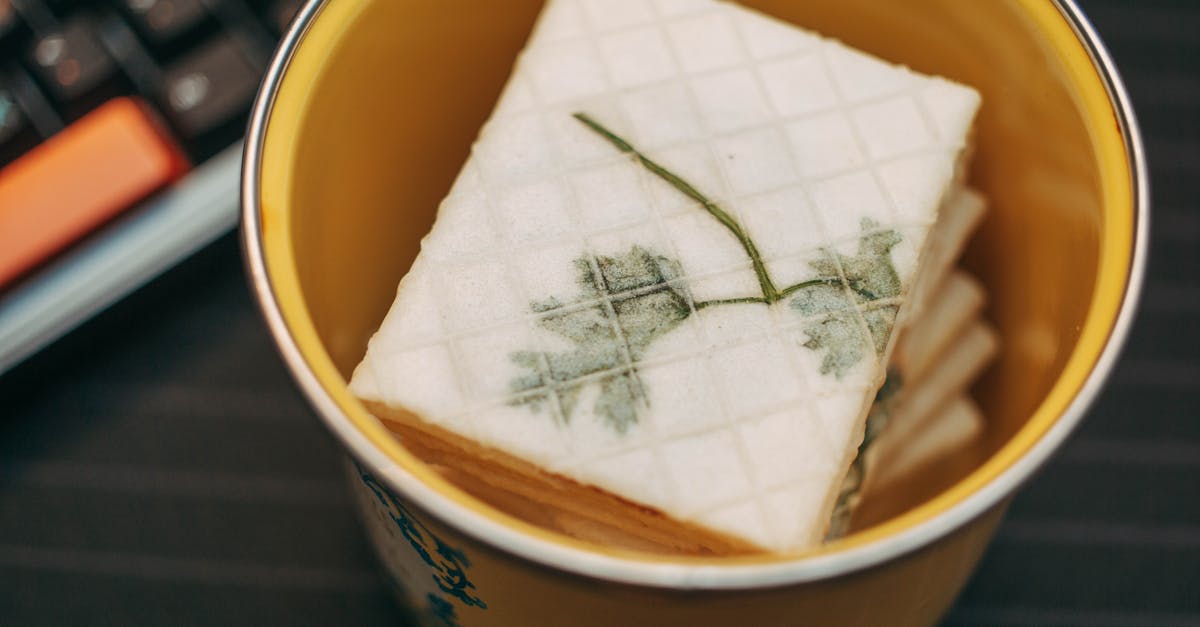 découvrez notre naked cake délicieusement élégant, un gâteau sans glaçage extérieur qui met en valeur ses couches moelleuses et ses ingrédients naturels pour une dégustation authentique et gourmande.