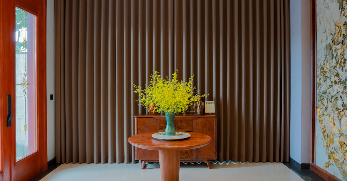 découvrez notre vase en papier-mâché artisanal, alliant légèreté et design unique pour décorer votre intérieur avec élégance et originalité.