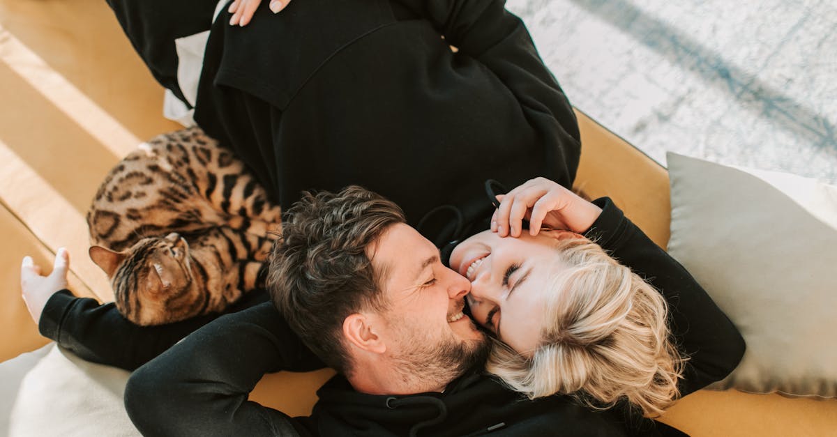 découvrez les défis du sommeil pendant la grossesse et nos conseils pratiques pour mieux dormir malgré les inconforts liés à cette période unique.