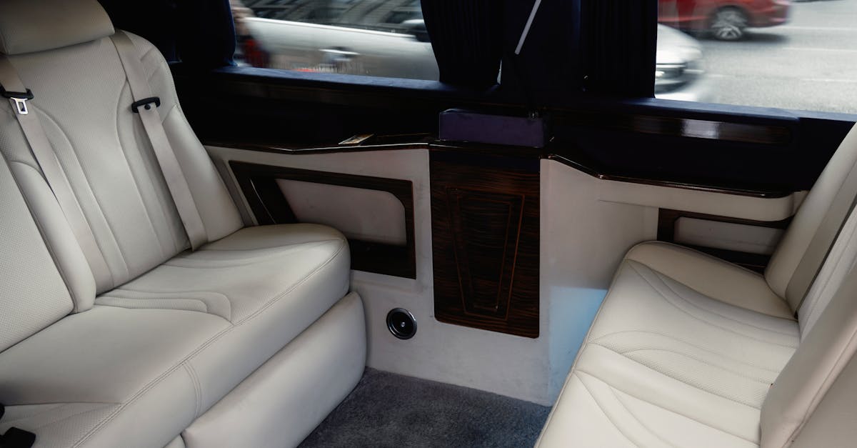 découvrez les avantages d'un chauffeur privé pour votre mariage : confort, ponctualité et tranquillité d'esprit pour un jour inoubliable.