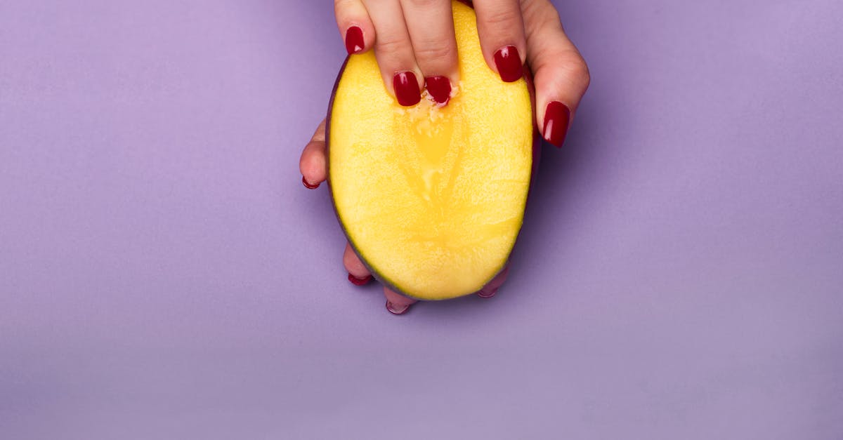 découvrez tout ce qu'il faut savoir sur les varices vulvaires : causes, symptômes, traitements et conseils pour soulager cette affection fréquente chez les femmes, notamment pendant la grossesse.